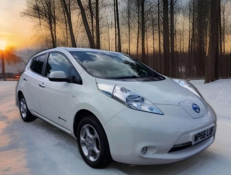 Used Nissan Leaf Tekna 80 kW (109 HP) 2016 White Hatchback