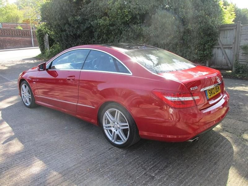 Usado Mercedes E250 204 HP (150 kW) 2012 Vermelho Coupé