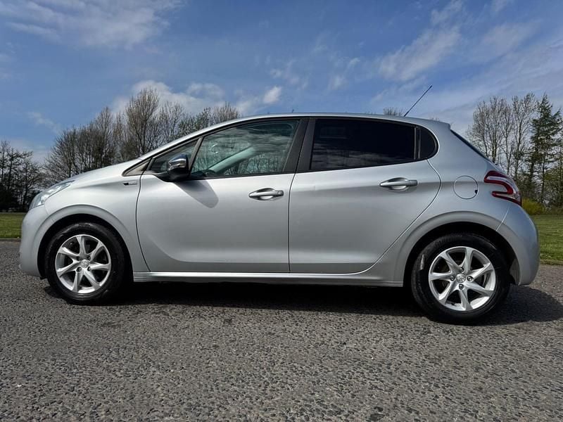 Used Peugeot 208 Style 82 HP (60 kW) 2014 Silver Hatchback