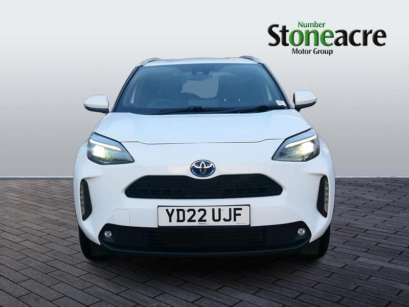 Used Toyota Yaris Hybrid Design 116 HP (85 kW) 2022 White Hatchback