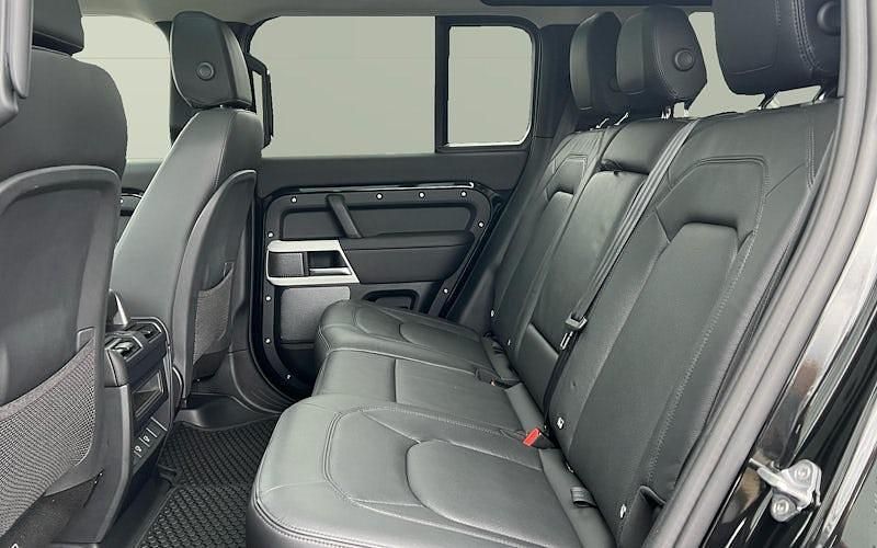 Used Land Rover Defender 249 HP (183 kW) 2023 SUV