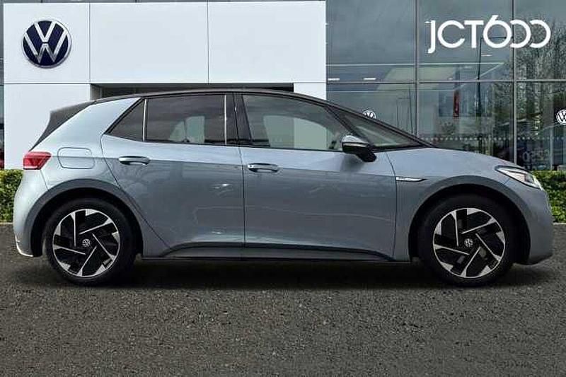 Used VW ID.3 Pro 106 kW (145 HP) 2022 Blue Hatchback