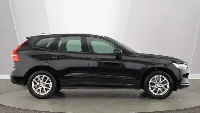 Usado Volvo XC60 Momentum 250 CV (183 kW) 2021 Negro SUV