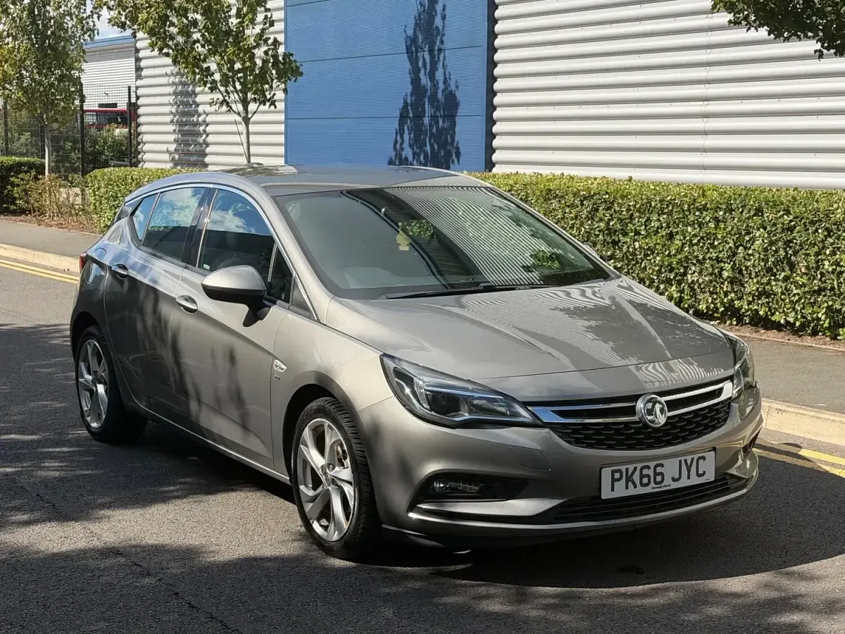 Used Vauxhall Astra SRi 150 HP (110 kW) 2016 Grey Hatchback