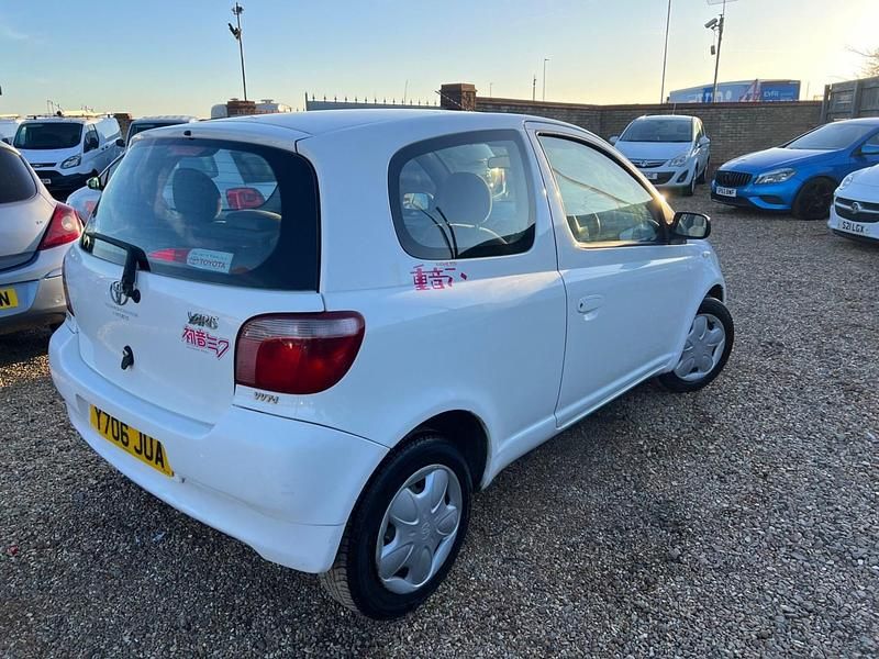 Used Toyota Yaris 86 HP (63 kW) 2001 White Hatchback