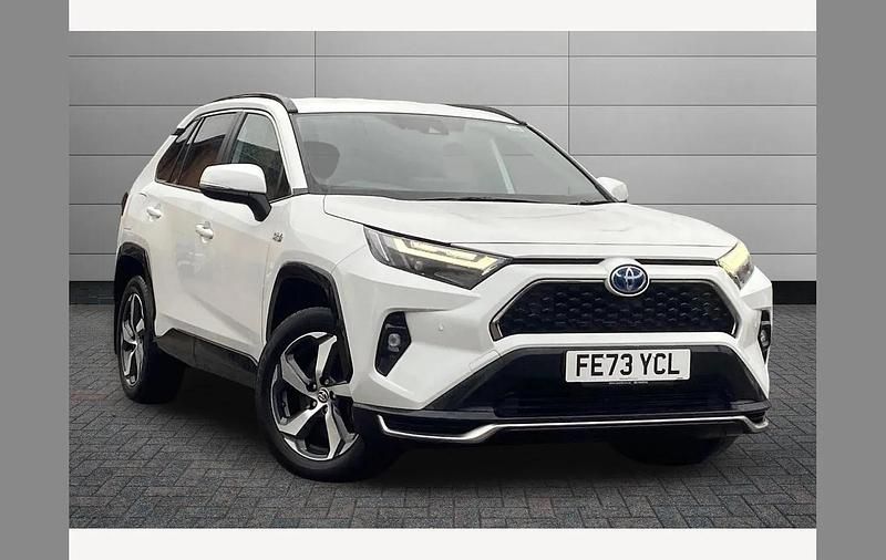 White Used 2023 Toyota RAV4 Hybrid Design SUV | £29,995 (Fair price) - Image 1/3
