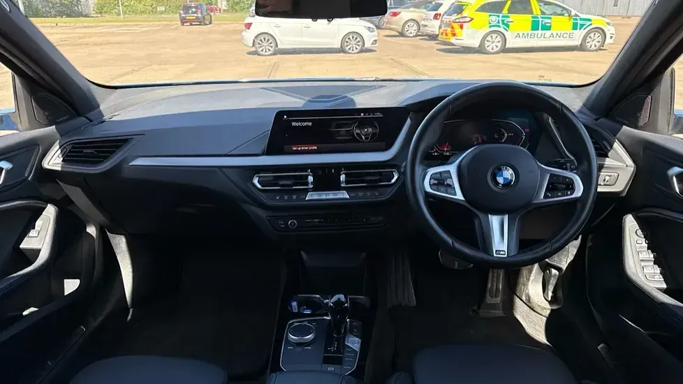 Used BMW 118 M Sport 136 HP (100 kW) 2024 Misano blue metallic Hatchback