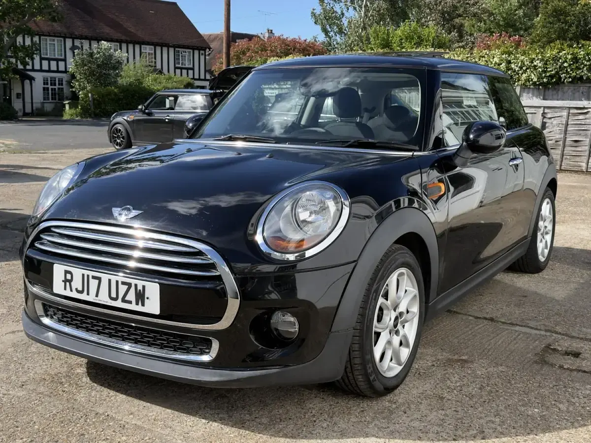 Used Mini Cooper Hatch 136 HP (100 kW) 2017 Black Hatchback