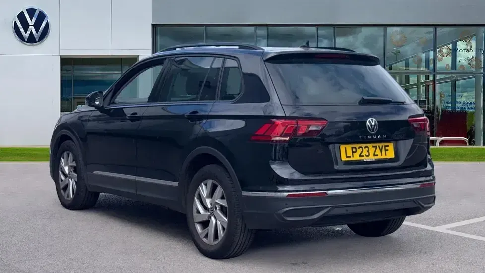 Used VW Tiguan Life 130 HP (95 kW) 2023 Black SUV
