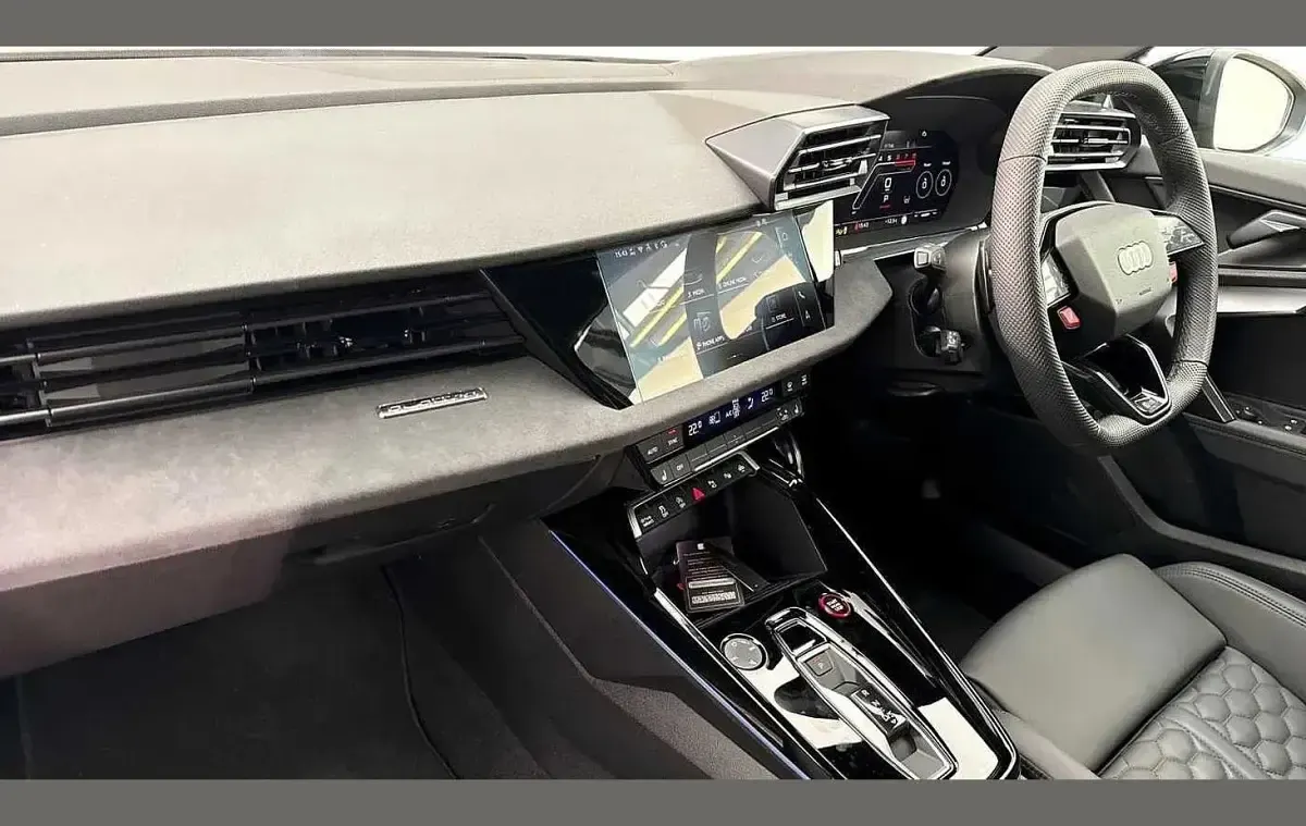 Begagnad Audi RS3 Comfort 400 HK (294 kW) 2025 Grå Sedan