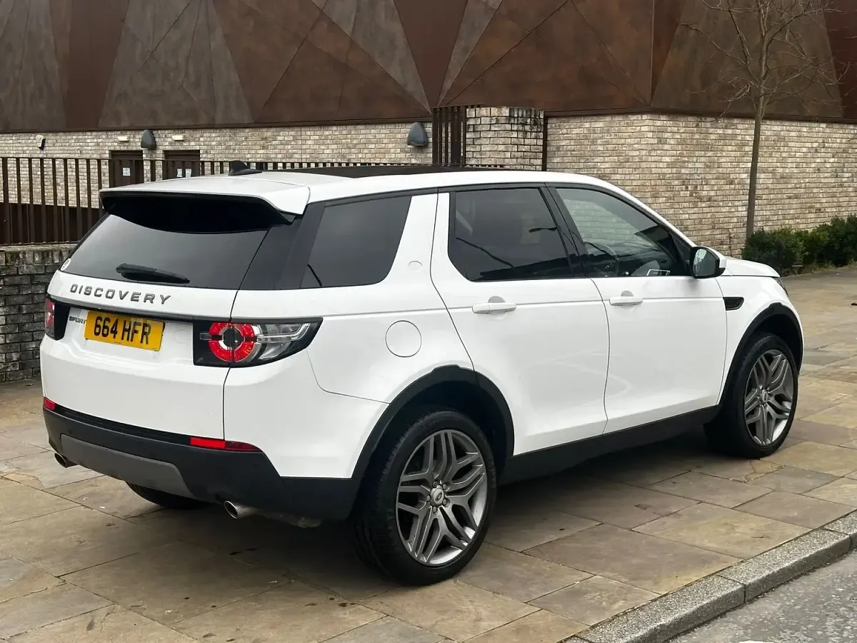 Used Land Rover Discovery Sport SE 180 HP (132 kW) 2015 White SUV