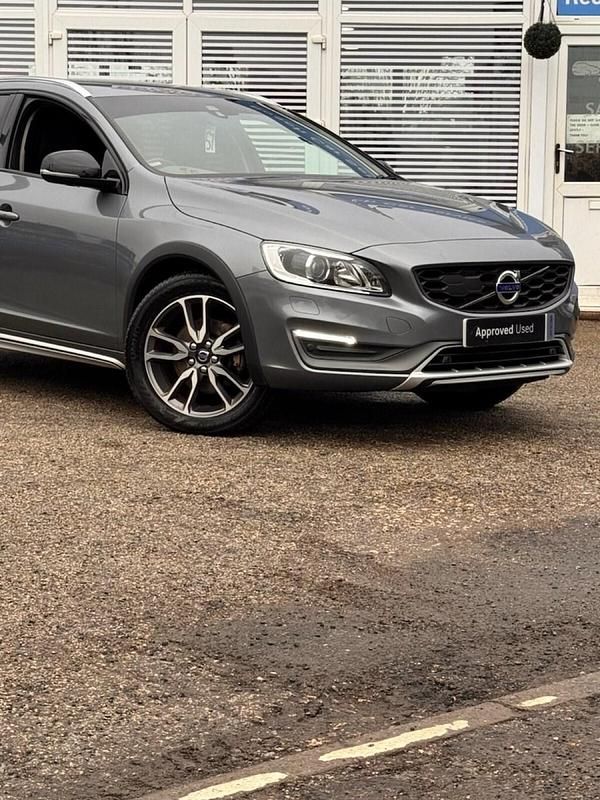 Used Volvo V60 CC 190 HP (139 kW) 2016 Grey Estate