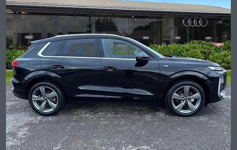 Used Audi Q3 S-Line 150 HP (110 kW) 2026 Black SUV