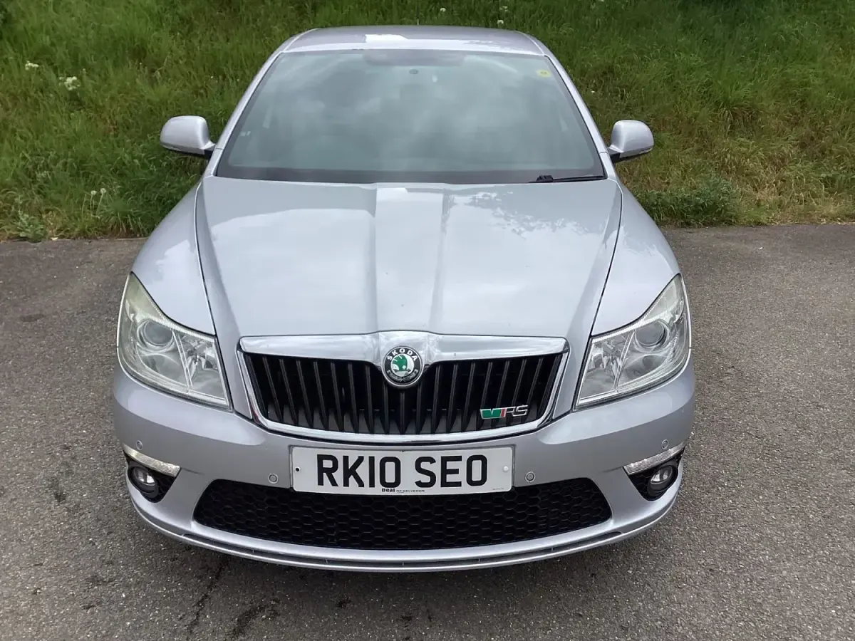Usado Skoda Octavia vRS 170 CV (125 kW) 2010 Plateado Utilitario