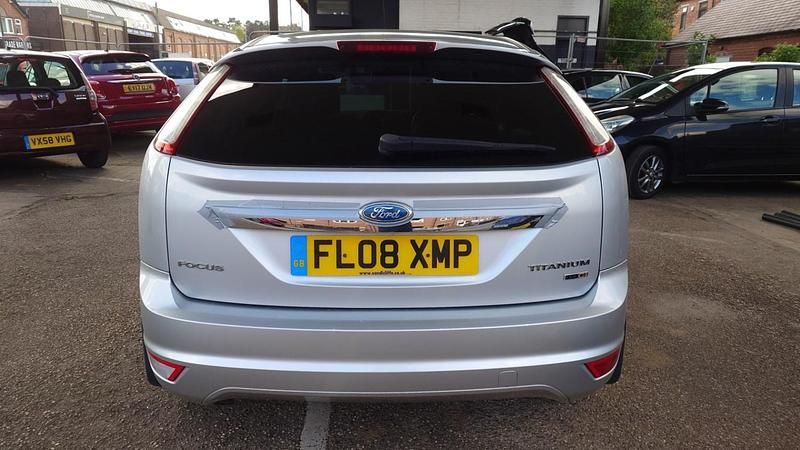 Used Ford Focus Titanium 136 HP (100 kW) 2008 Silver Hatchback