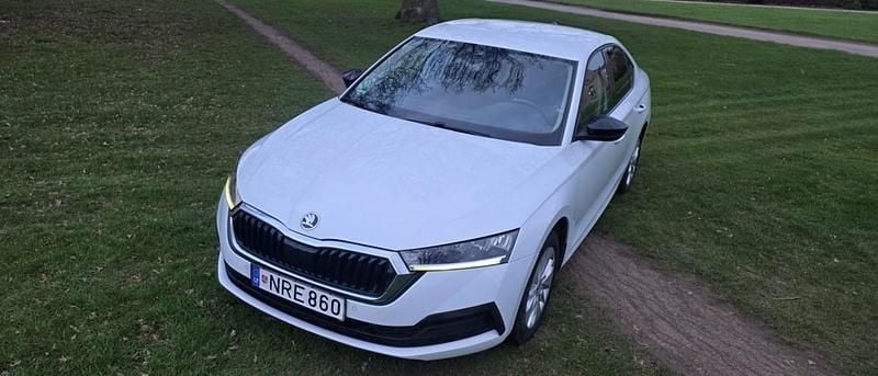 Used Skoda Octavia 2021 White Hatchback