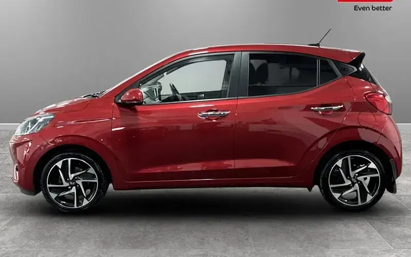 Used Hyundai i10 Premium 67 HP (49 kW) 2023 Red Hatchback