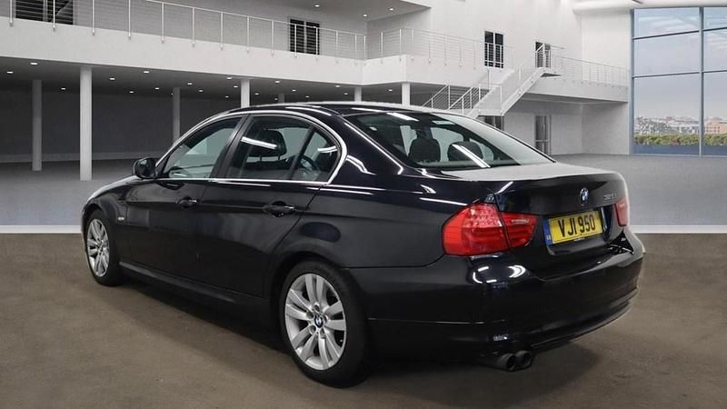 Begagnad BMW 325 2009 Svart Sedan