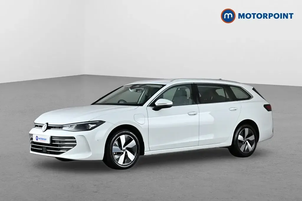 Used VW Passat Life 204 HP (150 kW) 2025 White Estate