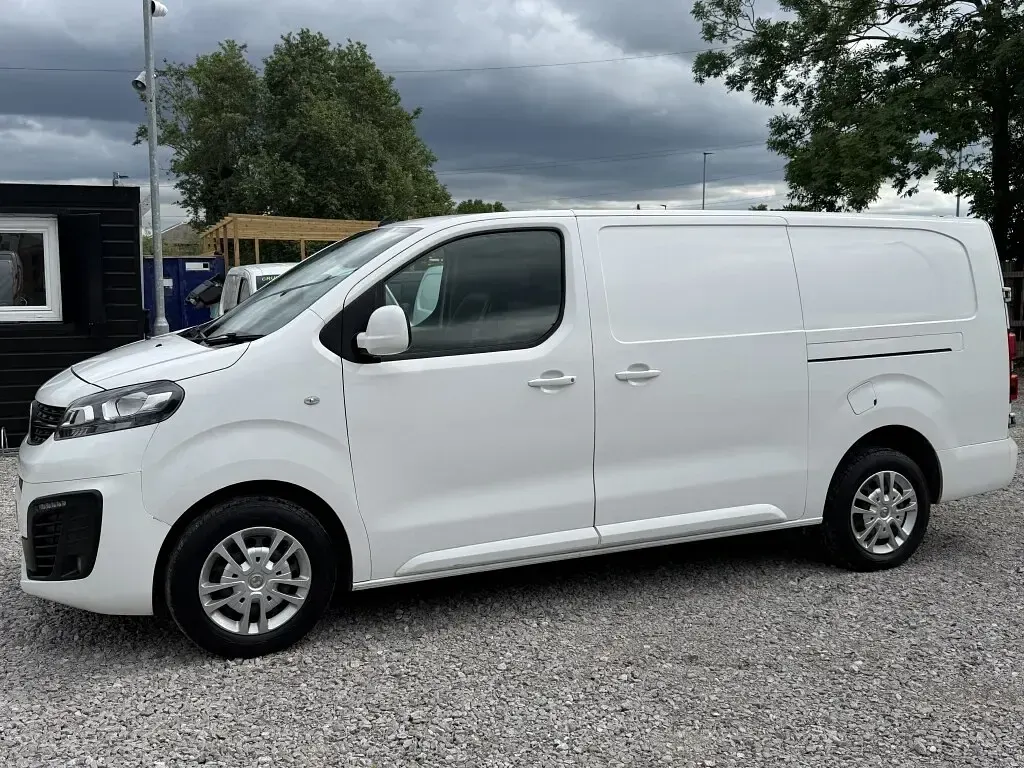 Used Vauxhall Vivaro Sportive 100 HP (73 kW) 2020 White MPV