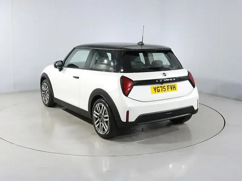 Used Mini Cooper Hatch 113 kW (154 HP) 2025 White Hatchback