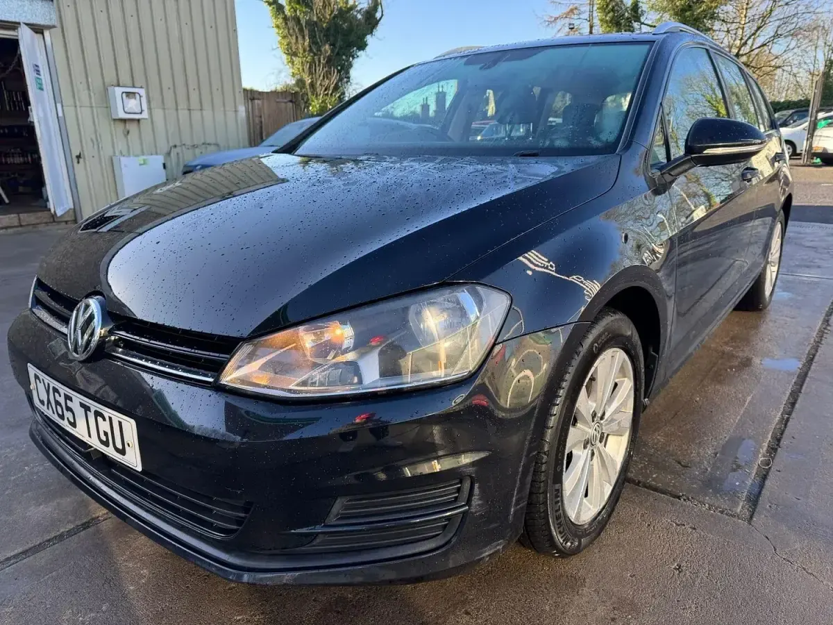 Used VW Golf VII SE 110 HP (80 kW) 2015 Black Estate