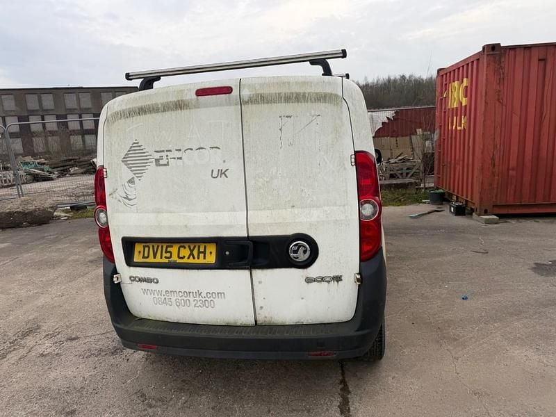 Used Vauxhall Combo 2015 White MPV