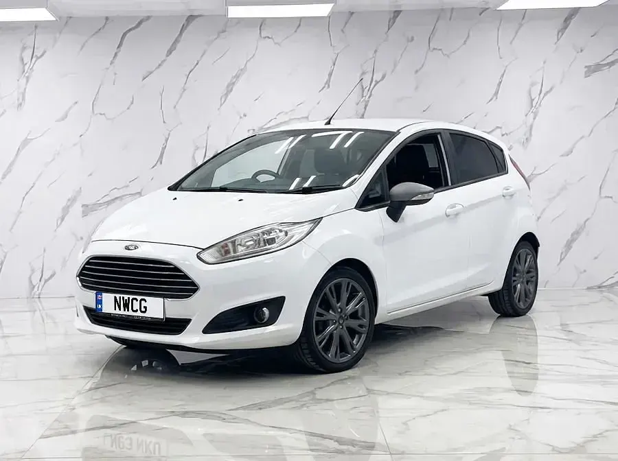 Used Ford Fiesta Titanium 125 HP (91 kW) 2013 White Hatchback