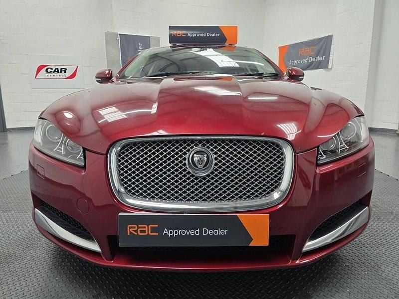 Used Jaguar XF Sportbrake Portfolio 200 HP (147 kW) 2013 Red Estate