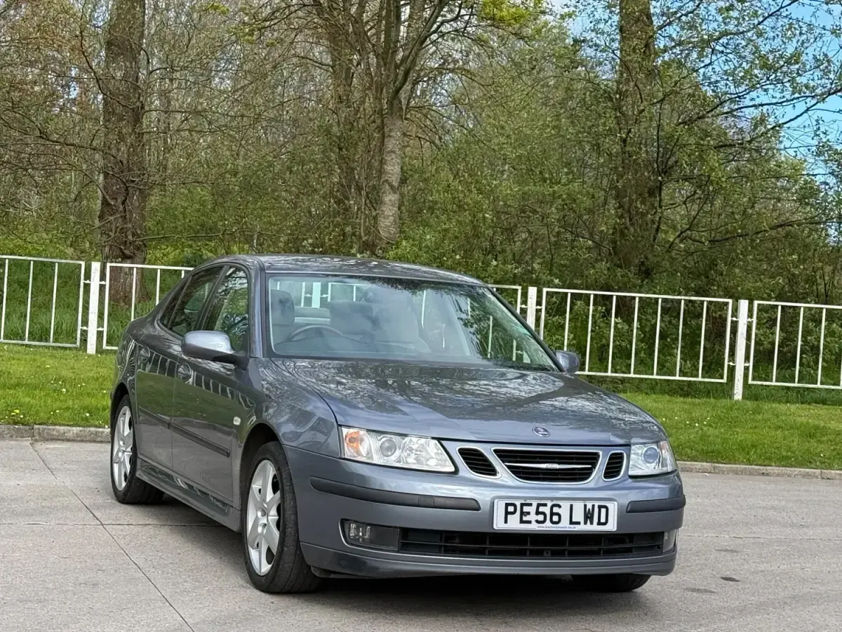Begagnad Saab 9-3 Vector 2006 Grå Sedan