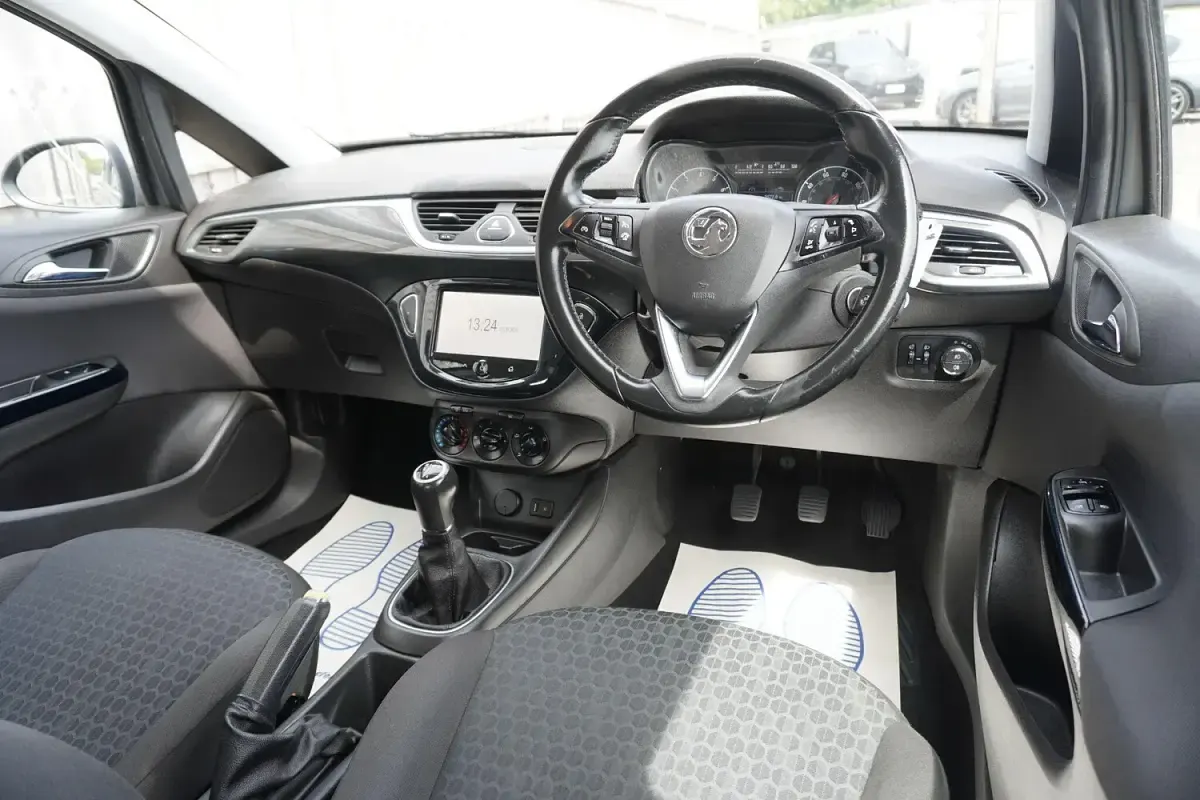 Used Vauxhall Corsa Design Edition 90 HP (66 kW) 2015 Brown Hatchback