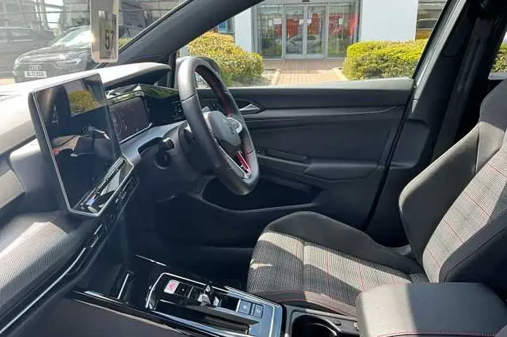 Begagnad VW Golf VIII 265 HK (194 kW) 2025