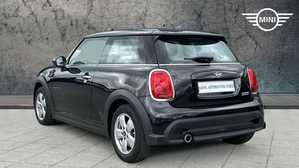 Used Mini Cooper Classic 134 HP (98 kW) 2022 Black Hatchback