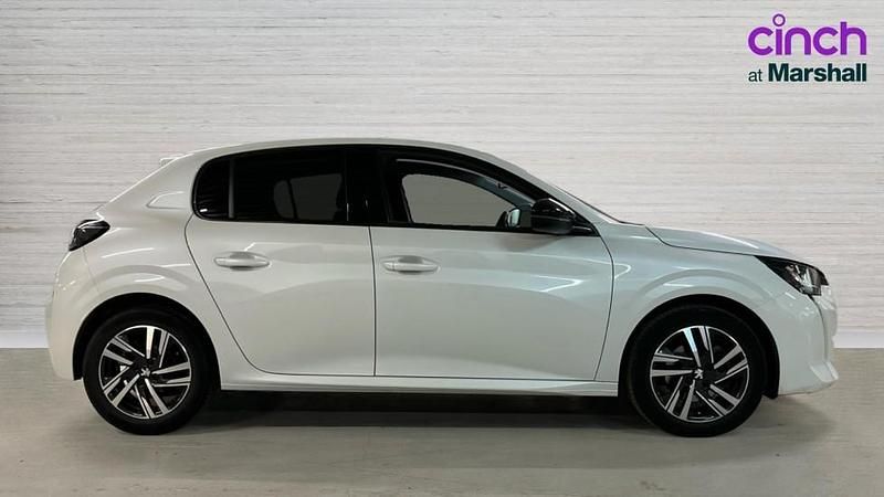 Used Peugeot 208 Allure Premium 100 HP (73 kW) 2022 White Hatchback