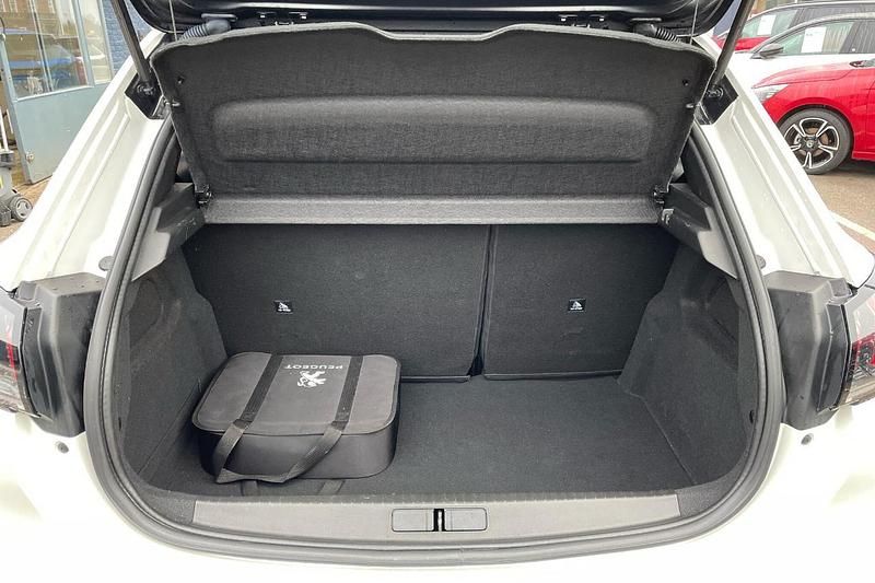Used Peugeot e-208 Premium 100 kW (136 HP) 2021 White Hatchback