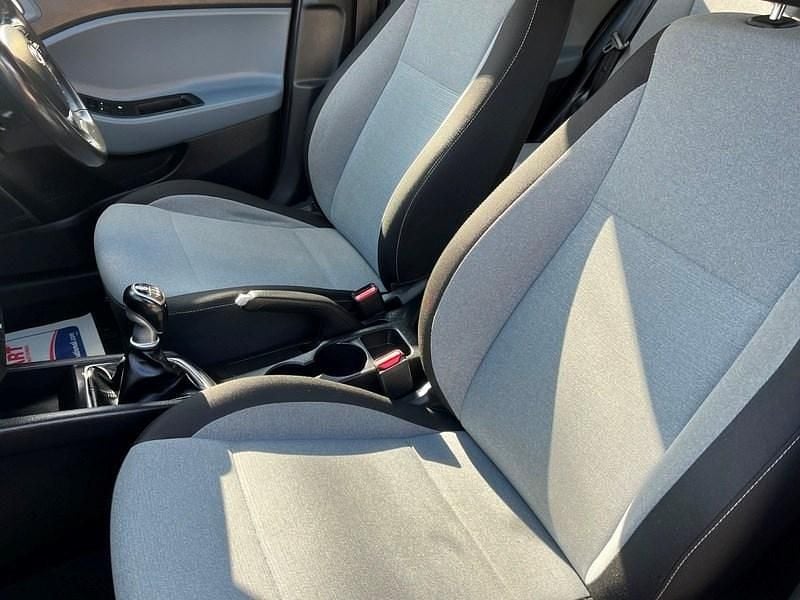 Used Hyundai i20 SE 100 HP (73 kW) 2015 White Hatchback