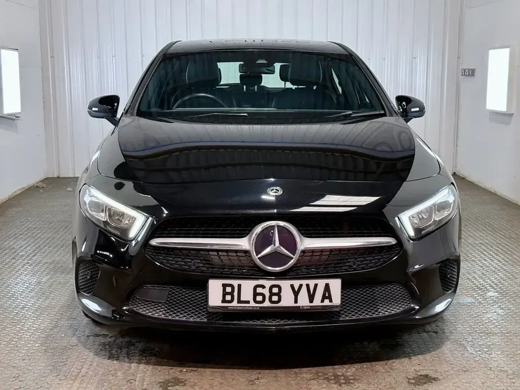 Begagnad Mercedes A180 Executive 116 HK (85 kW) 2018 Svart Halvkombi
