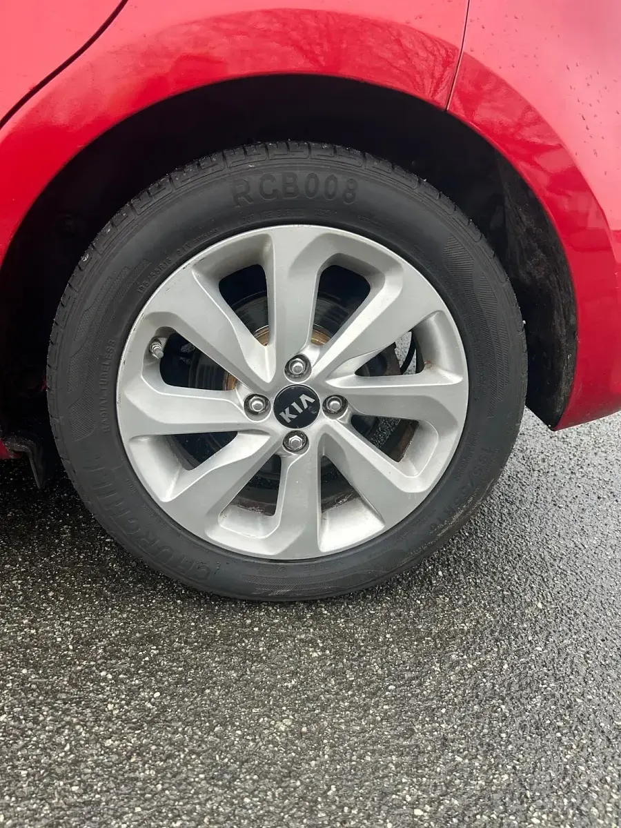 Used Kia Rio 84 HP (61 kW) 2016 Red Hatchback