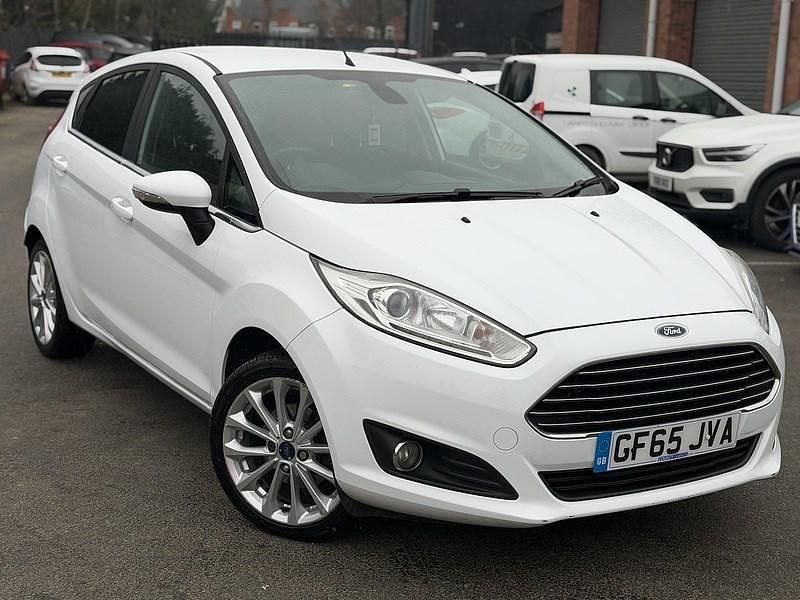 Used Ford Fiesta Titanium X 100 HP (73 kW) 2015 White Hatchback