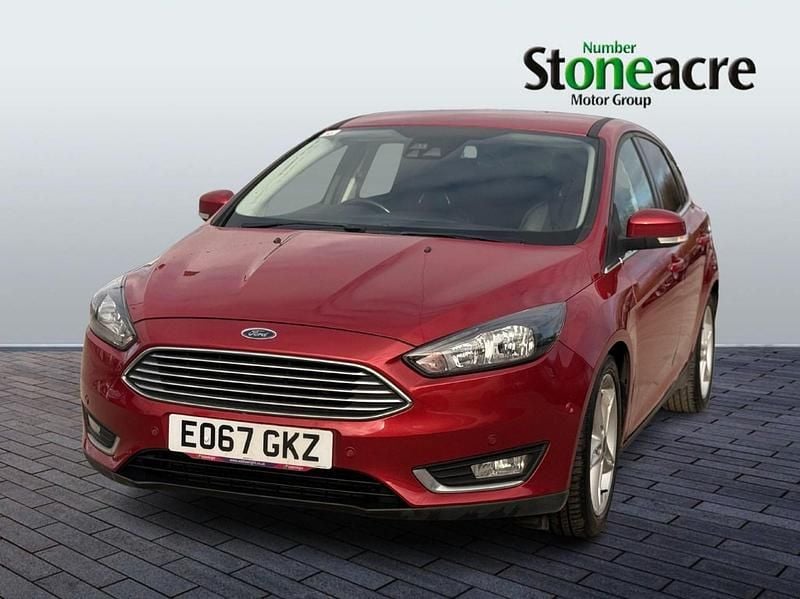 Used Ford Focus Titanium 150 HP (110 kW) 2017 Red Hatchback