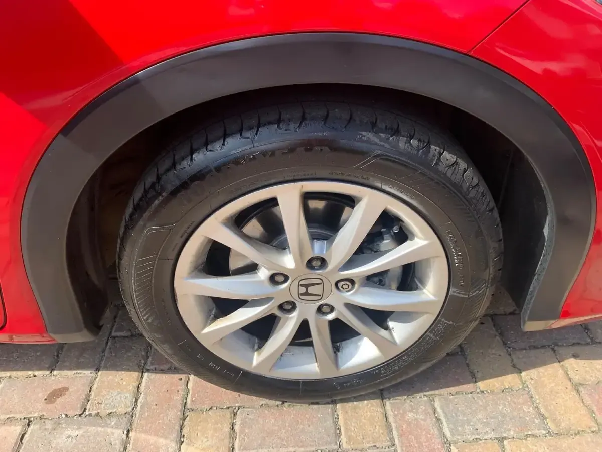 Used Honda Civic S 100 HP (73 kW) 2014 Red Hatchback