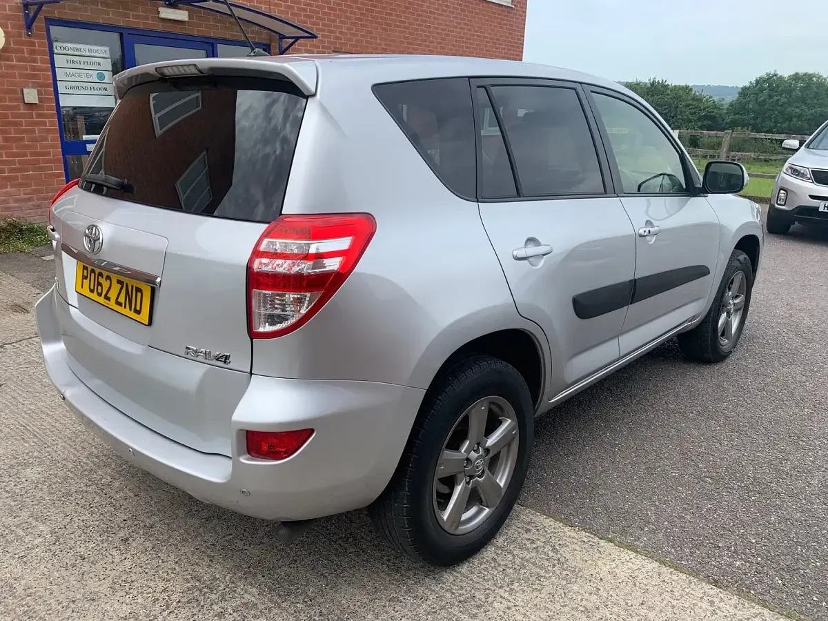 Used Toyota RAV4 Multidrive S 158 HP (116 kW) 2012 Silver SUV