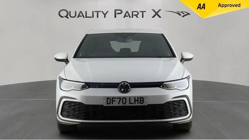 Begagnad VW Golf VII GTE 204 HK (150 kW) 2020 Vit Halvkombi