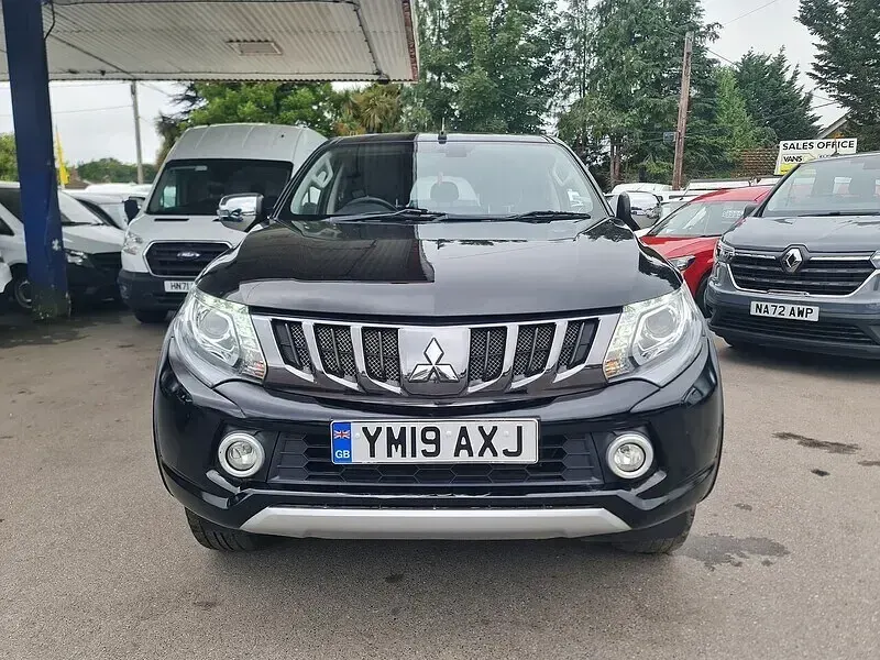 Used Mitsubishi L200 181 HP (133 kW) 2019 Black Pickup