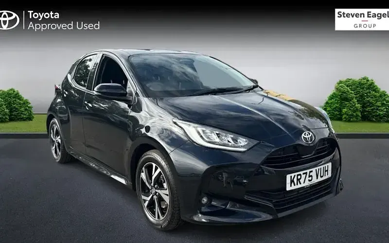 Begagnad Toyota Yaris Hybrid Design 116 HK (85 kW) 2026 Halvkombi