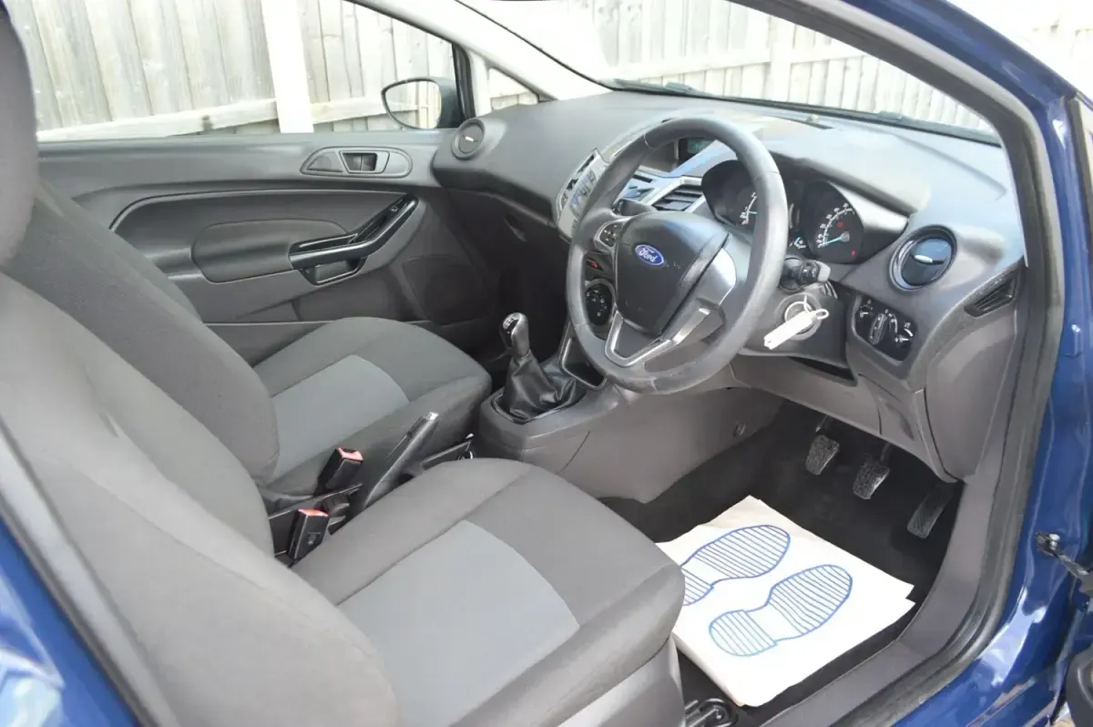 Gebraucht Ford Fiesta Studio 82 PS (60 kW) 2015 Blau Kleinwagen