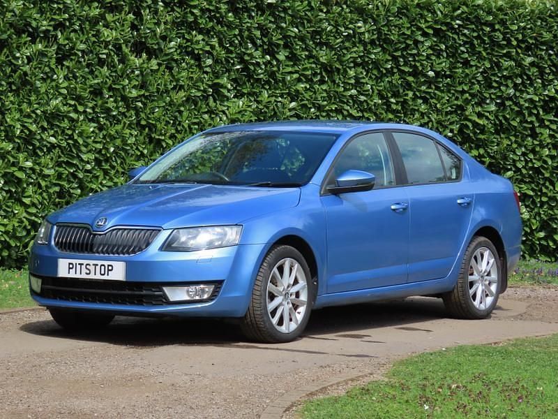 Used Skoda Octavia Elegance 140 HP (102 kW) 2014 Blue Hatchback