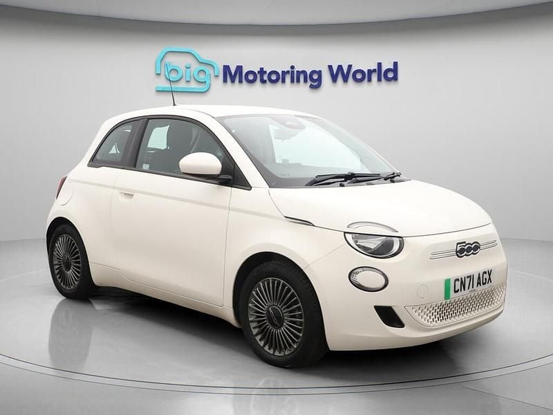 White Used 2021 Fiat 500e Passion Hatchback | £11,004 (Fair price) - Image 1/4