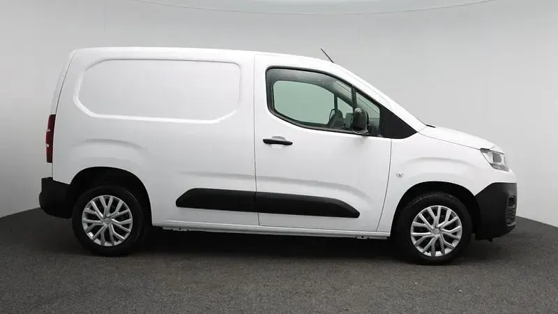 Used Citroën Berlingo 100 HP (73 kW) 2022 White MPV