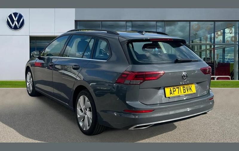 Usado VW Golf VIII Style 147 HP (108 kW) 2021 Cinzento Carrinha